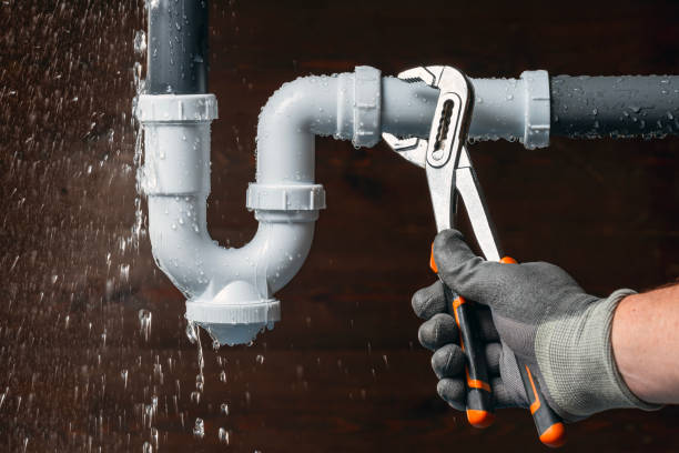 Professional Leak Detection technician working in Raymond, WA